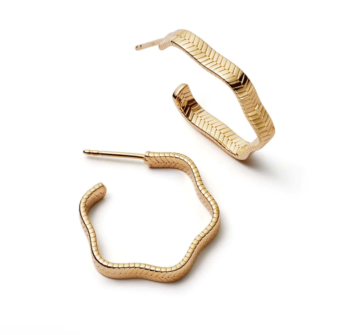 daisy-london-23mm-gold-plated-wavy-snake-hoop-earrings