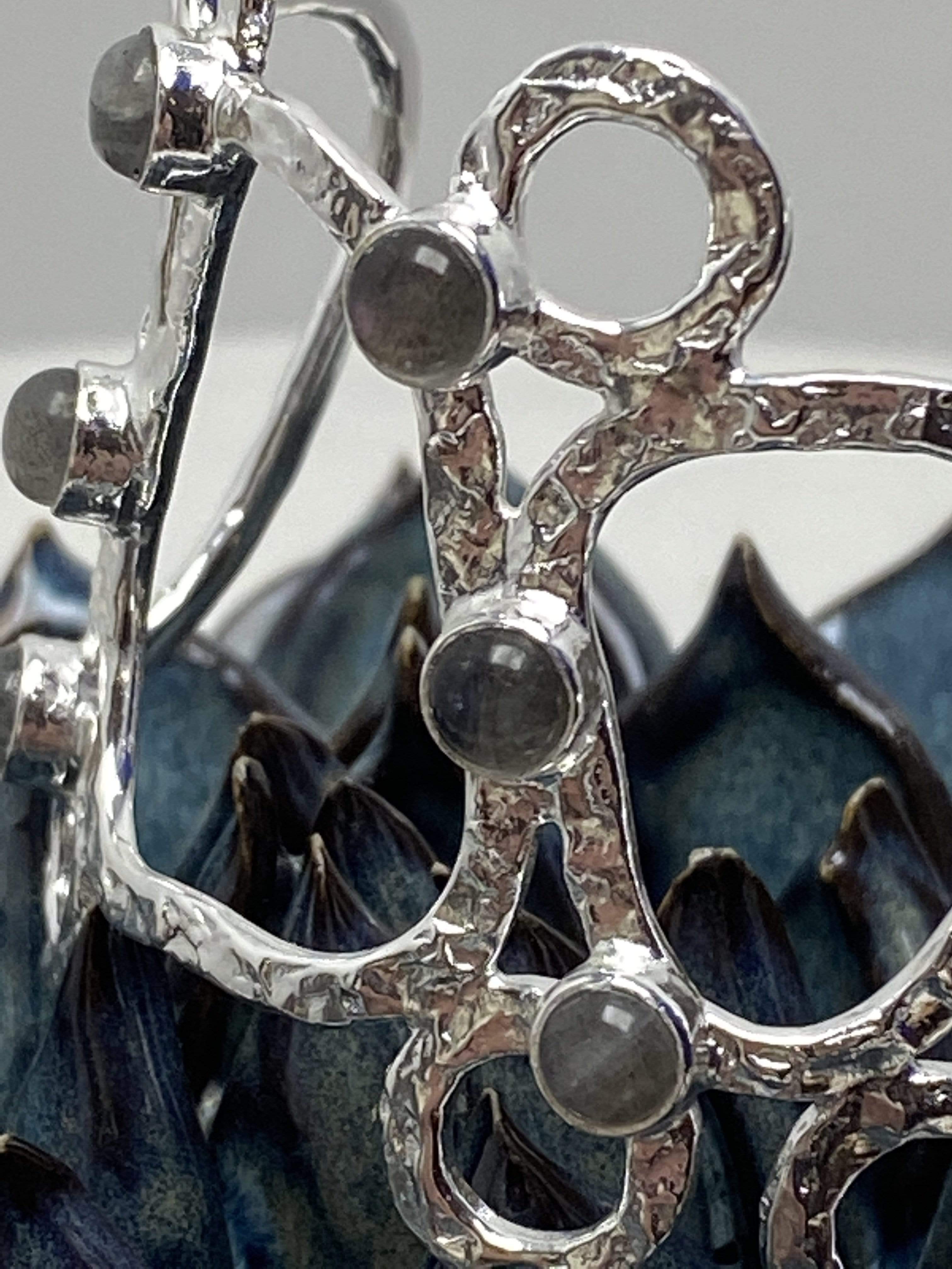 AZUNI LONDON Sculptural Silver Bangle With Labradorite