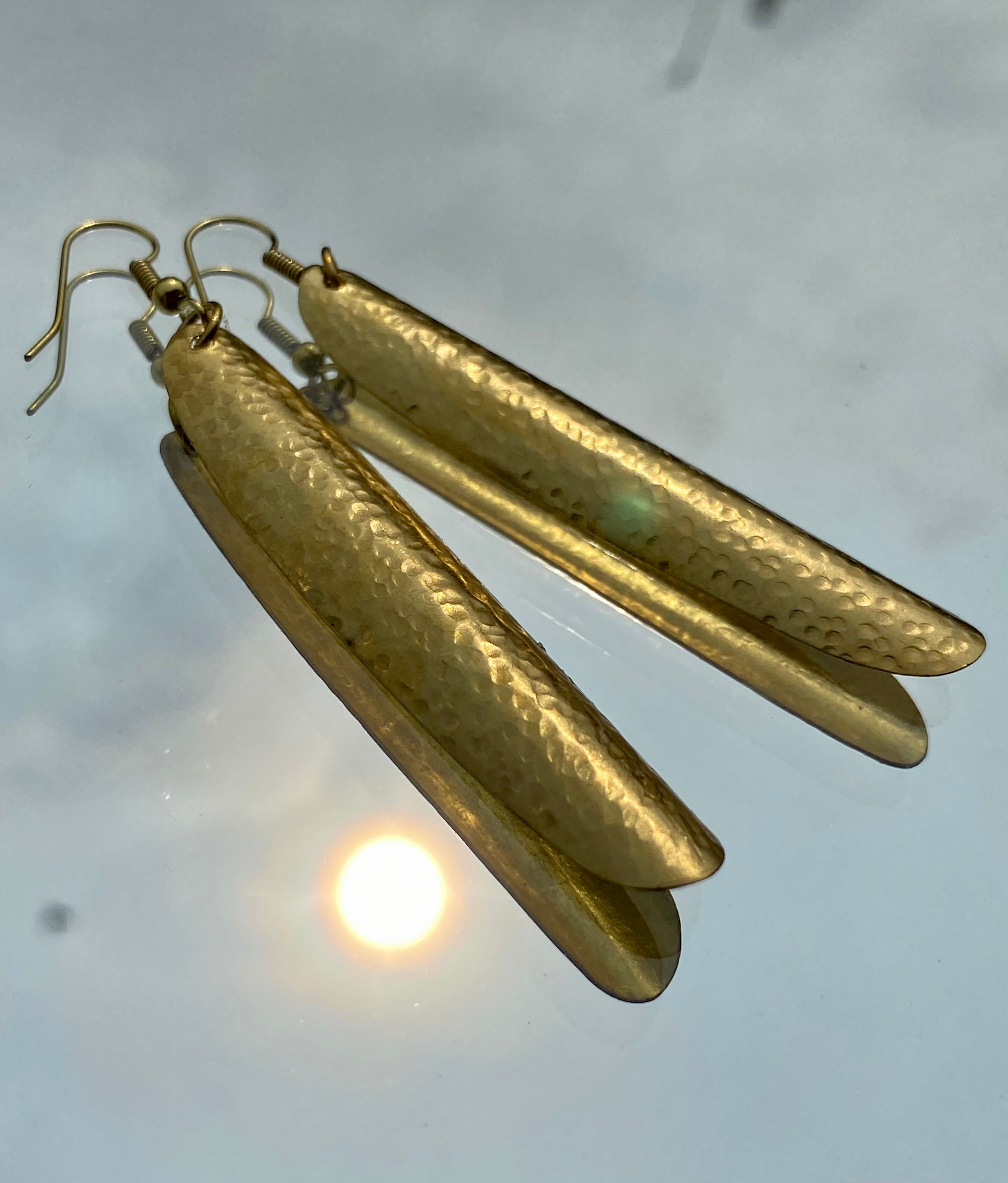 Bombolulu Bombolulu Medium Long Slim Leaf Earring - Brass