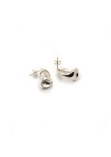 hannah-bourn-silver-small-smooth-fragmented-shell-studs