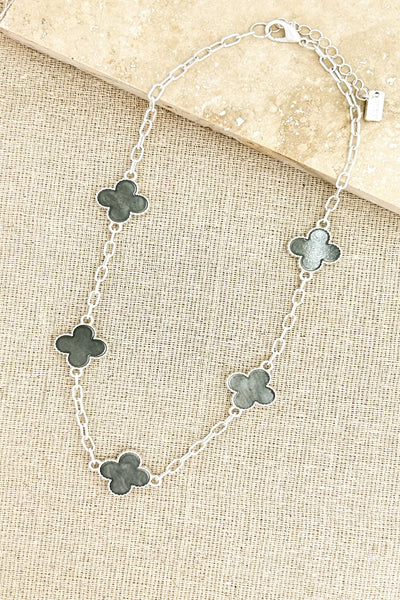 Envy Short Silver And Pearl Grey Clover Necklace