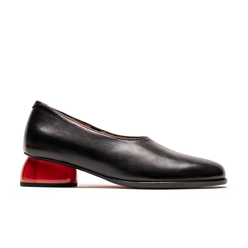 Tracey Neuls SPACE VOID Smoke | Black Leather Slip On Shoes