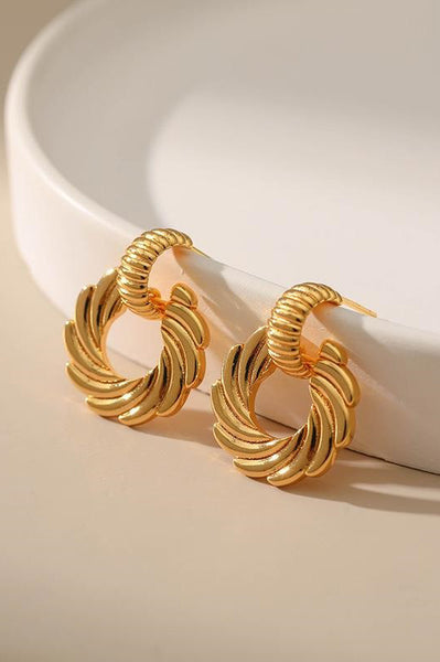 White Leaf Spiral Knocker Earrings In Gold