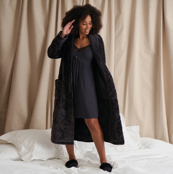 Pretty You London Quilted Velour Robe In Raven