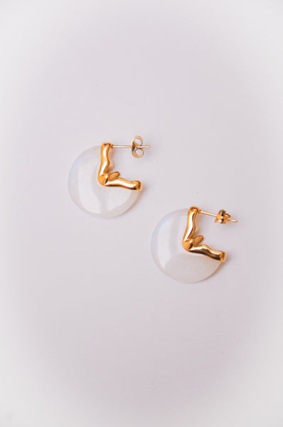 bon bon fistral White And Gold Resin Disc Earrings