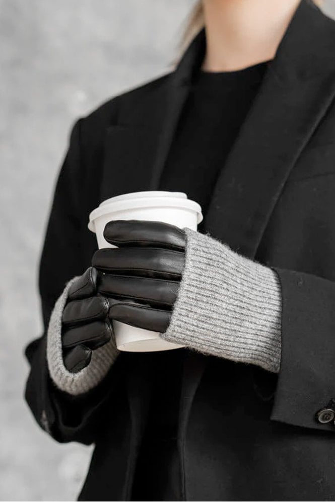 Markberg Helly Black Glove With Grey Cuff