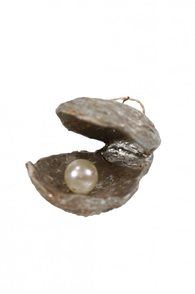 cody-foster-and-co-oyster-with-pearl-in-silver-hanging-decoration