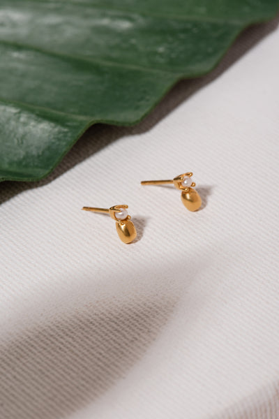 EL PUENTE Drop-shaped Stud Earrings With Freshwater Pearl // Gold
