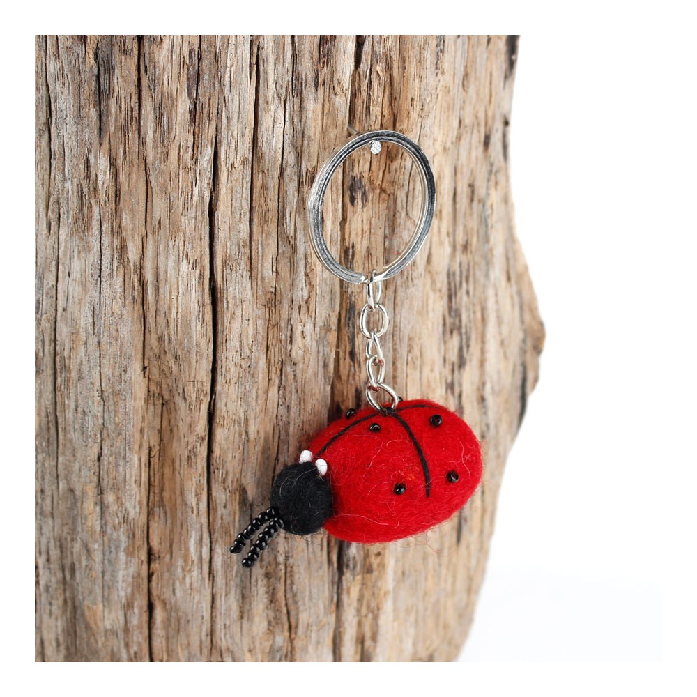 Sjaal met Verhaal Wool Felt Keychain - Ladybug 