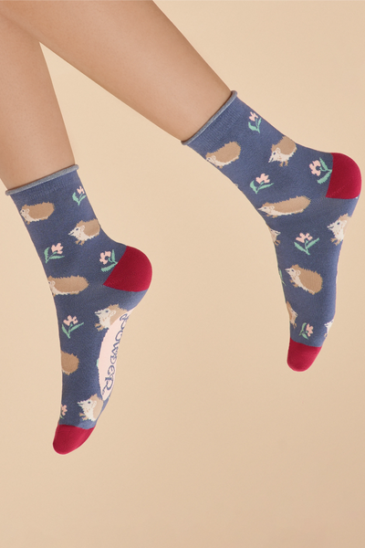 powder-soc640-snuffling-hedgehogs-ankle-socks-navy