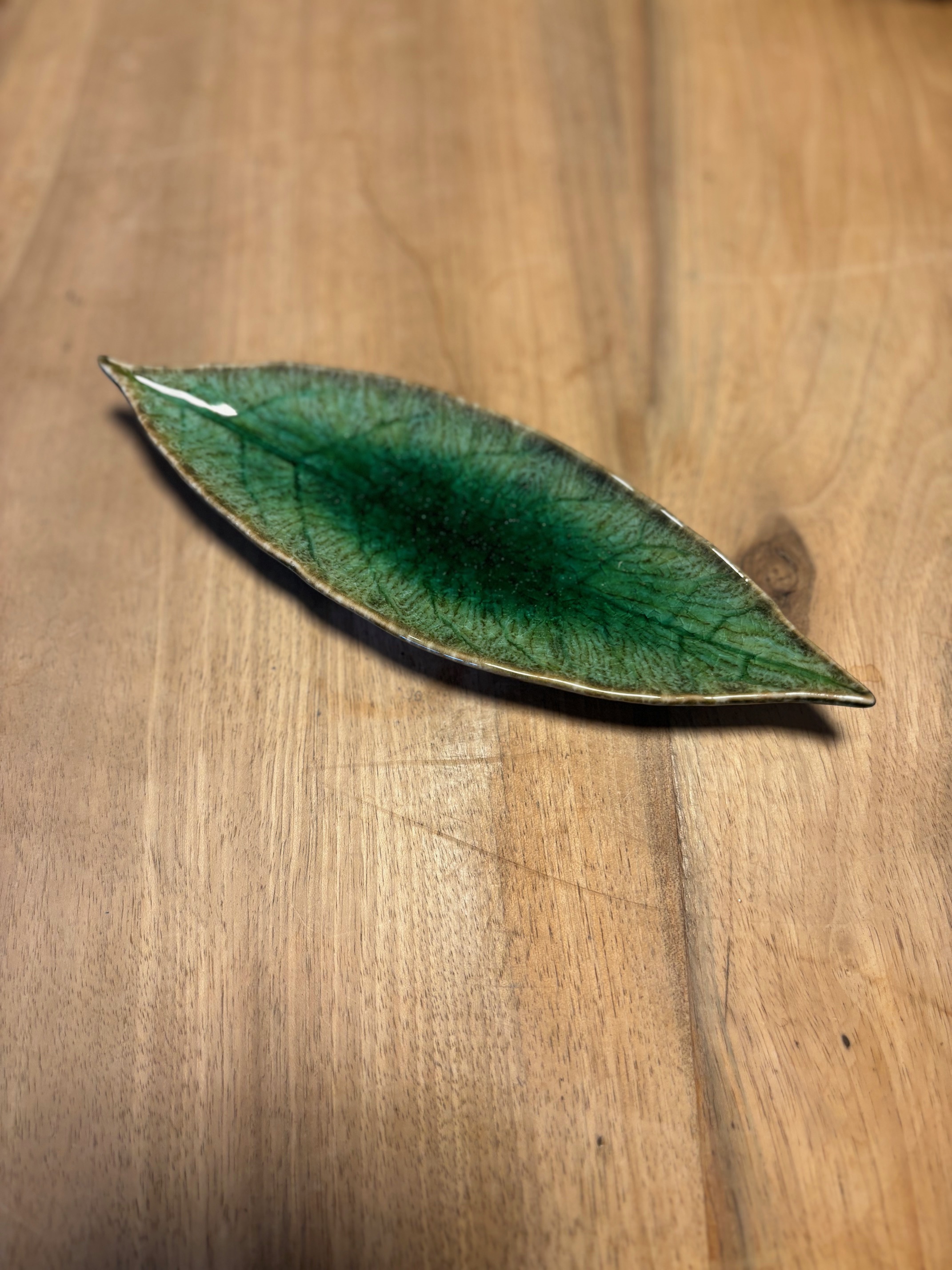 costa-nova-15cm-bay-leaf-shaped-plate