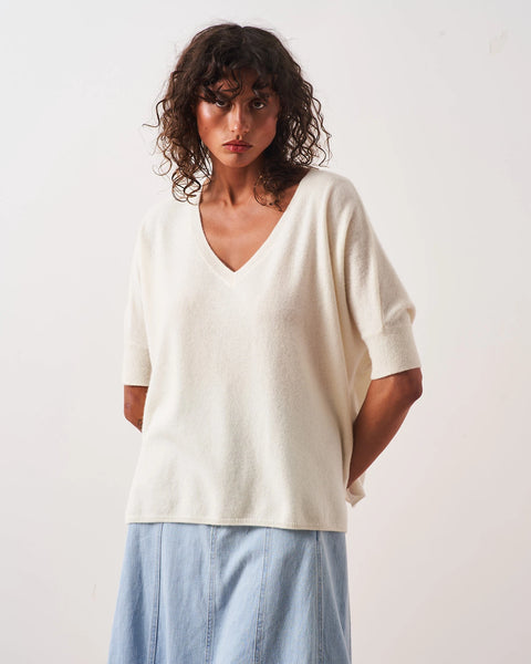 Absolut Cashmere Poncho Sweater In White