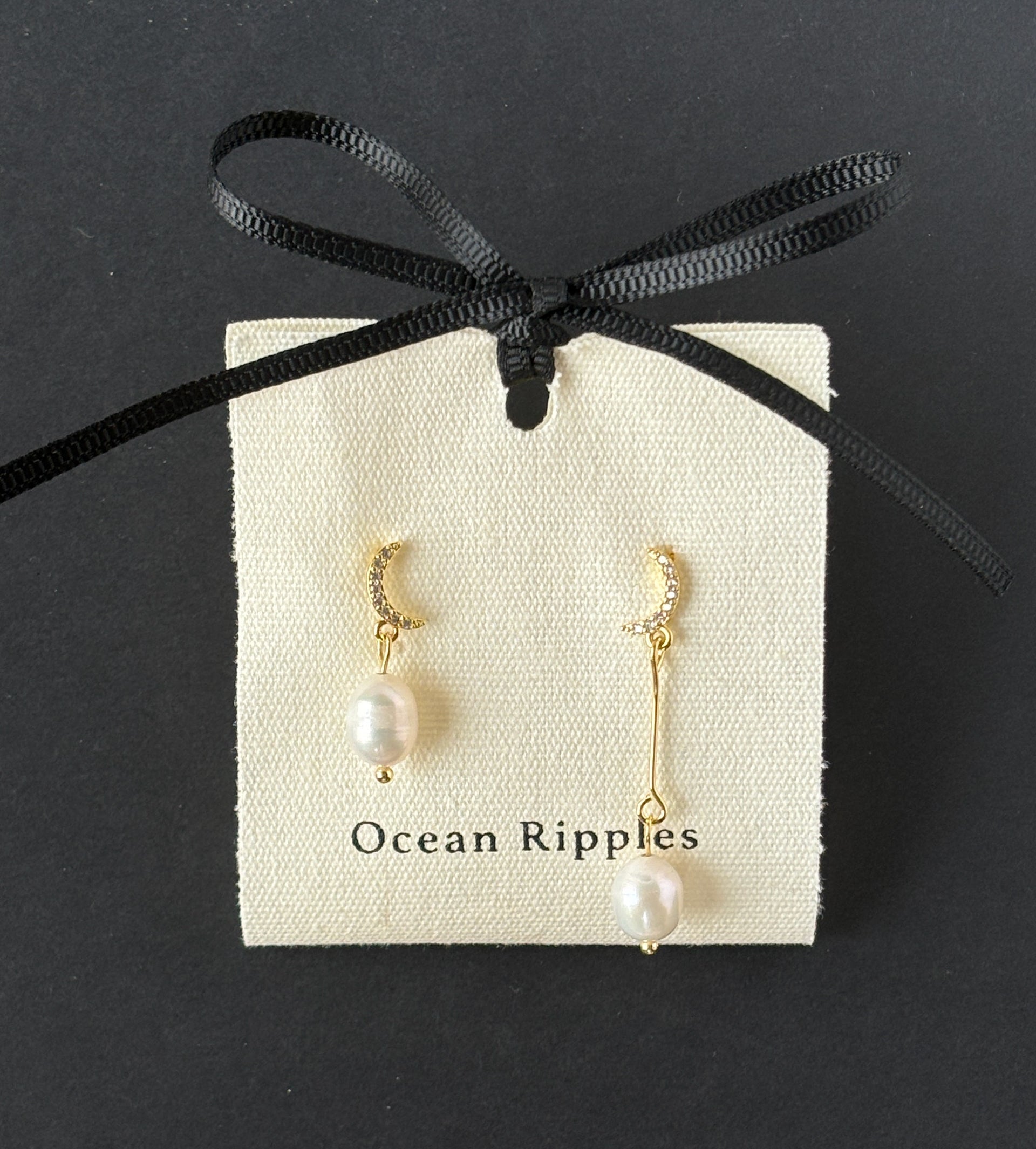 Ocean Ripples Mismatch Pearl Moon 1885 Earrings