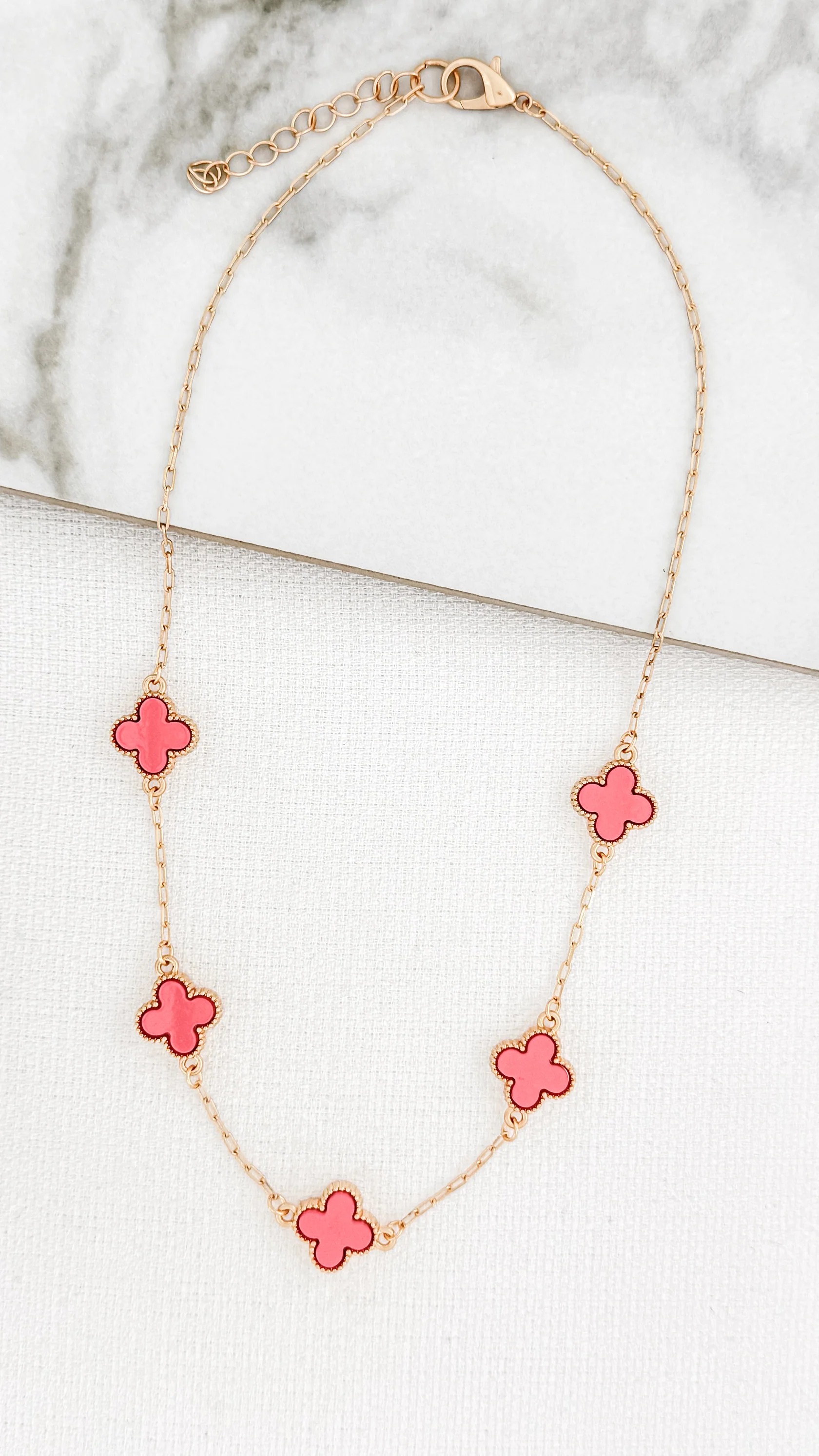 Envy Short Gold Necklace with 5 Pink Fleurs