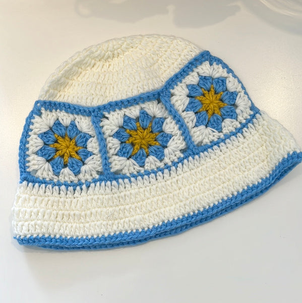every-thing-we-wear-etww-crochet-summer-hat-blue-white-yellow