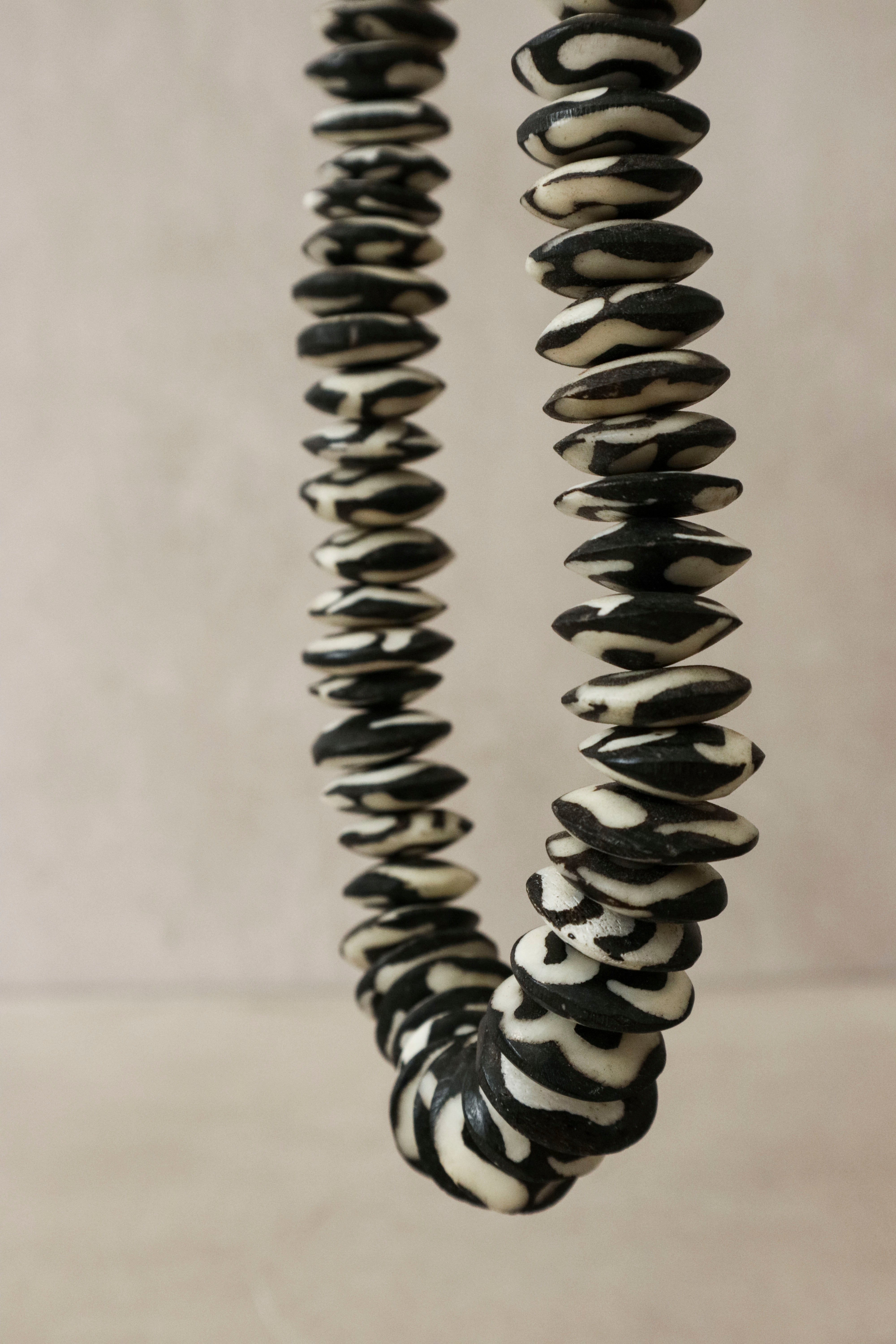 botanicalboysuk Kenya Beads Necklace - Flat Beads Black/white - 80.2