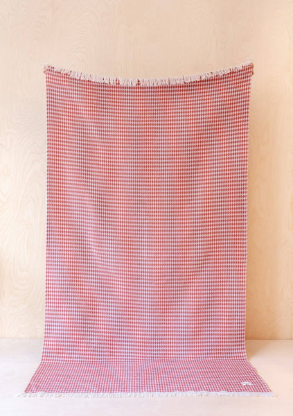 tbco-cotton-throw-in-pink-argyle-1