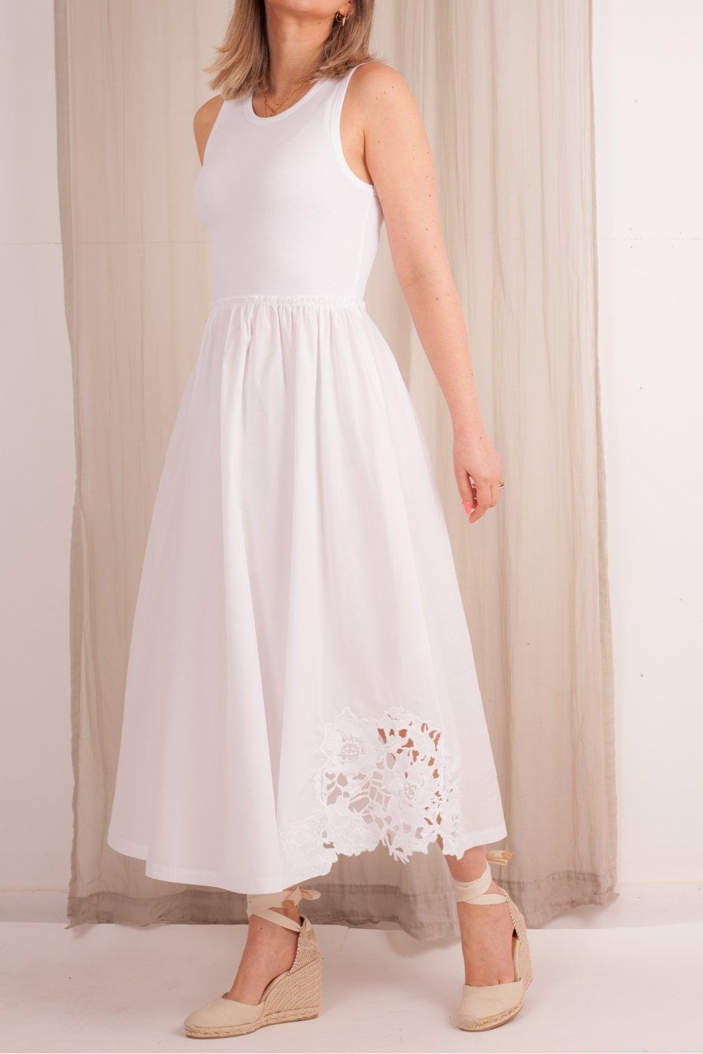 Riani Sleeveless Dress In White