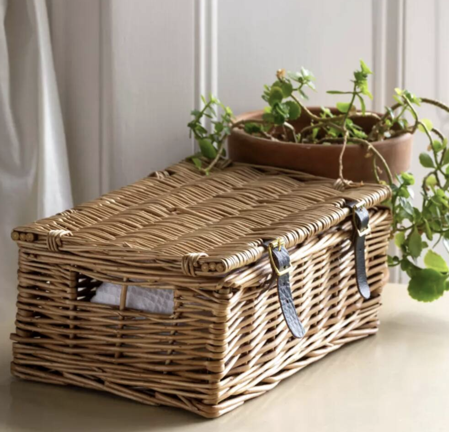 Grand Illusions Traditional Lidded Wicker Basket With Leather Straps