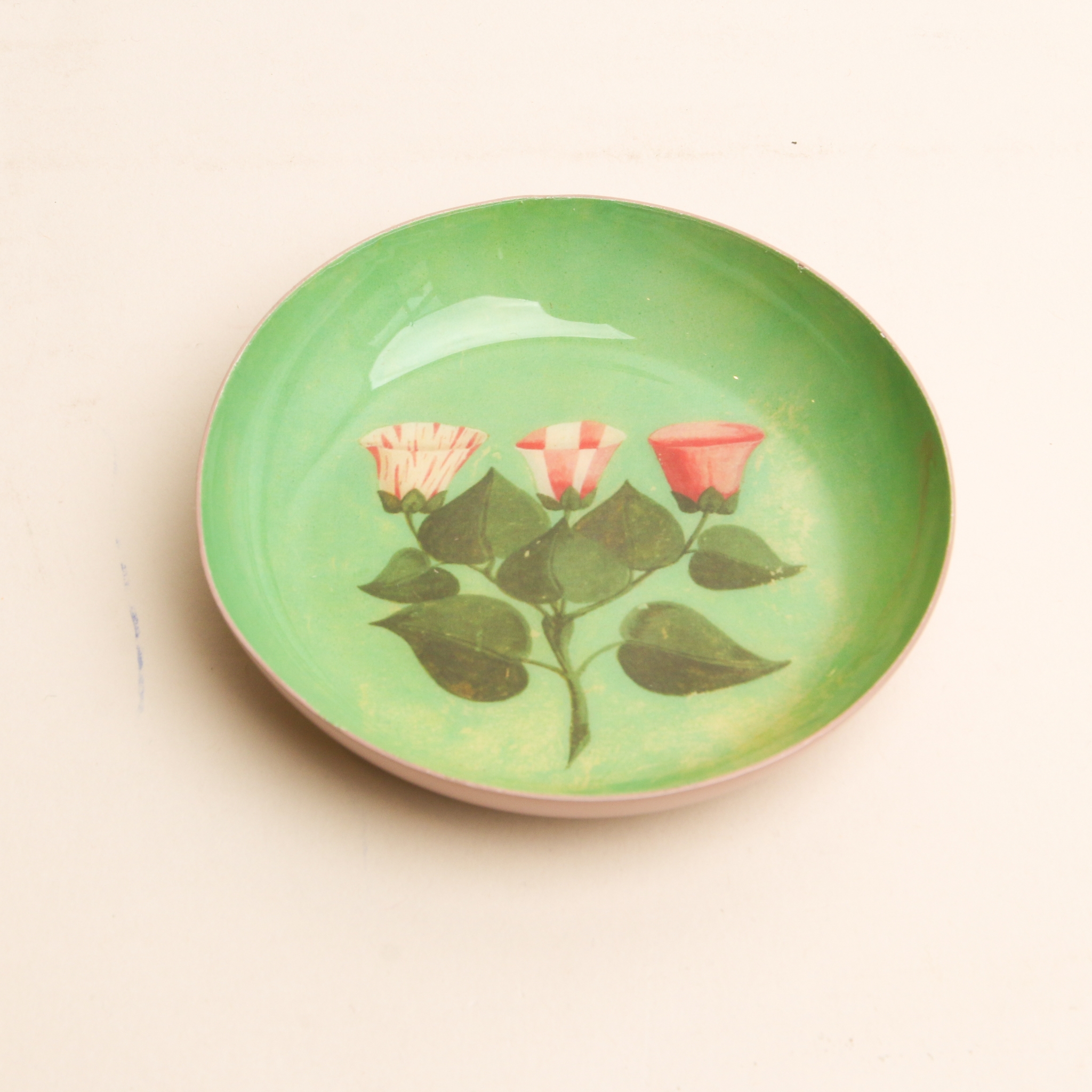 Roomytown Round Enamel Dish Flowers -