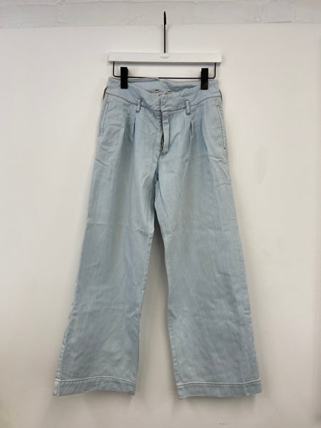 Beaumont Organic Chambray Jean In Size S