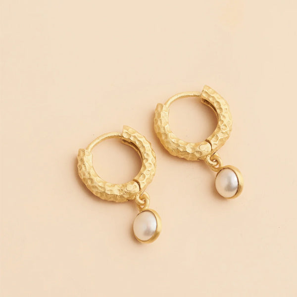 TUSKcollection Tira Textured Gold Hoop Earrings With White Pearl