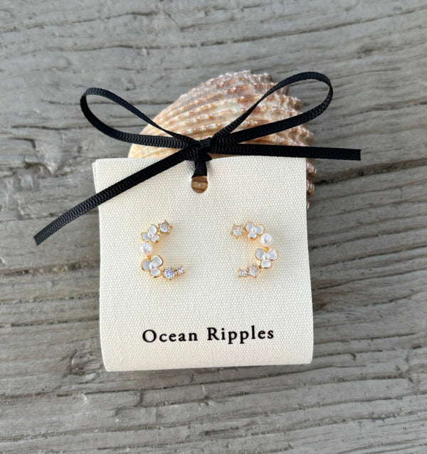 Ocean Ripples White Flower Half Circle 2539