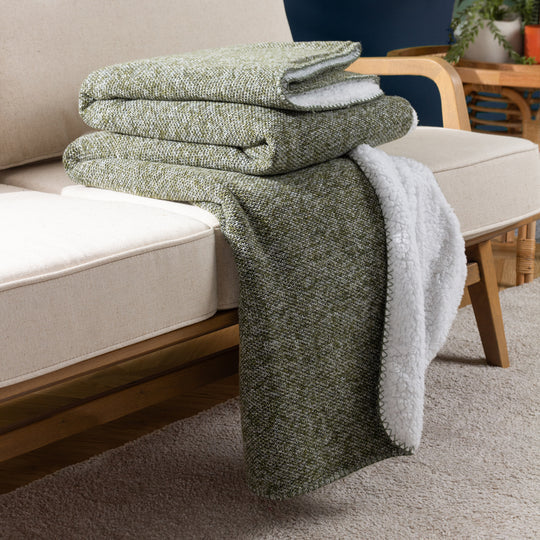 Persora Nurrel Sherpa Throw In Moss