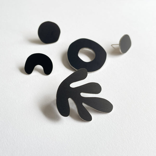 Tom Pigeon  Black Seaweed Earring Set