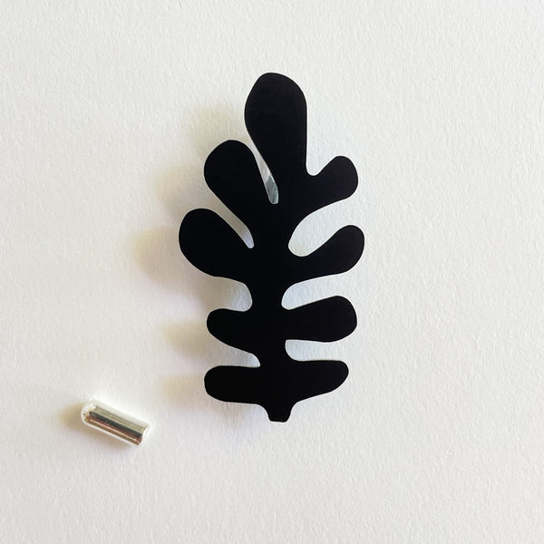 Tom Pigeon  Black Wrack Pin