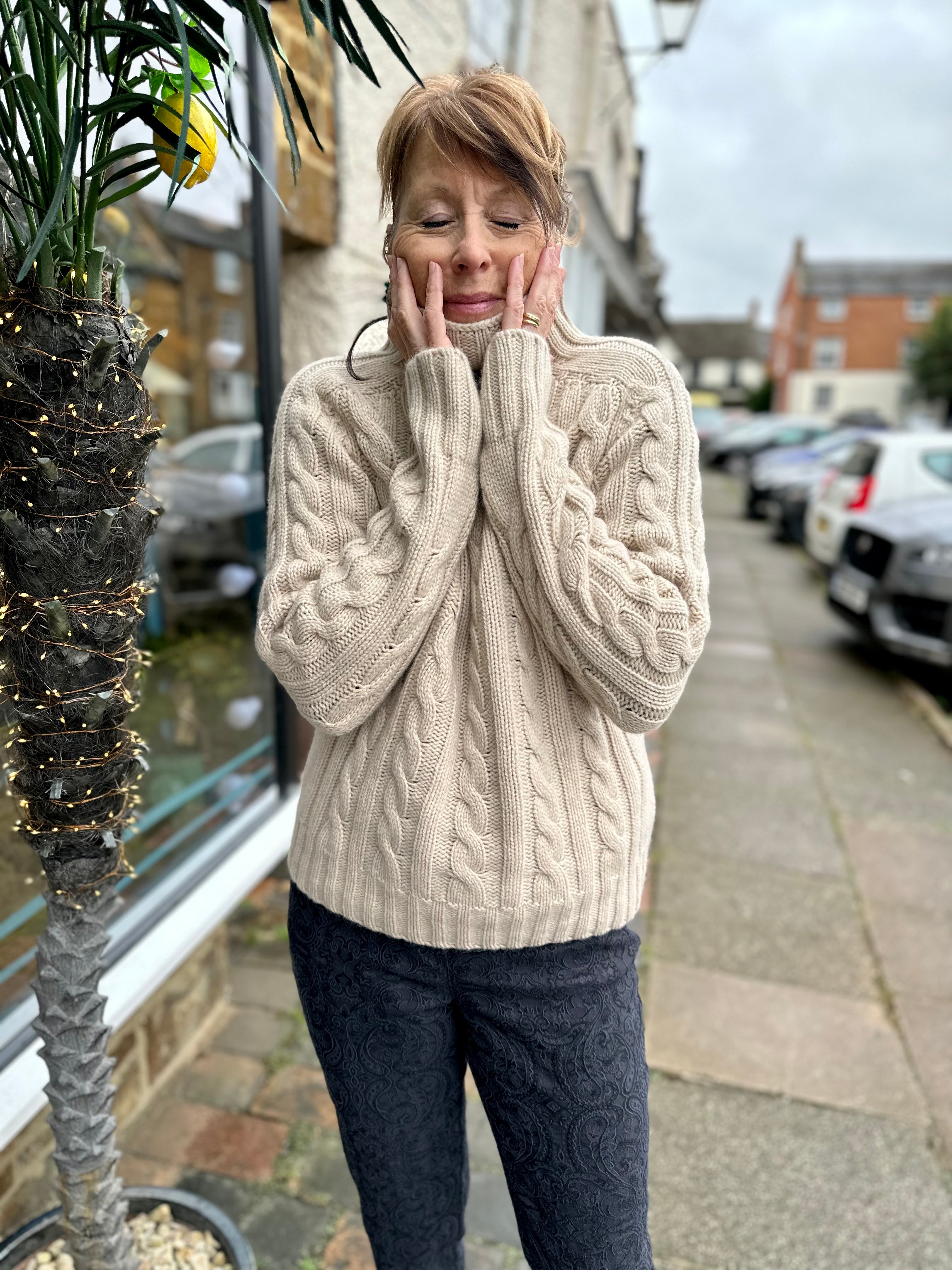 NELLIE & DOVE Highland Heather Cable Knit Jumper In Oatmeal