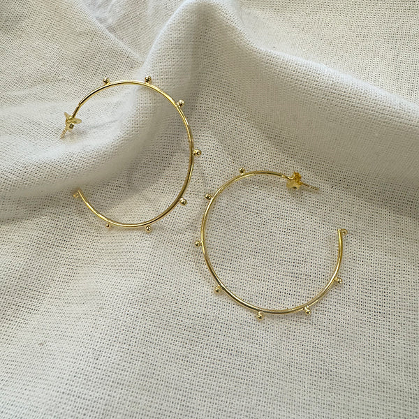 TUSKcollection Kse-17 Large Gold Hoop Earrings With Dot Detail