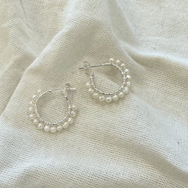 TUSKcollection Pl-167 Pearl And Silver Hoop Earrings