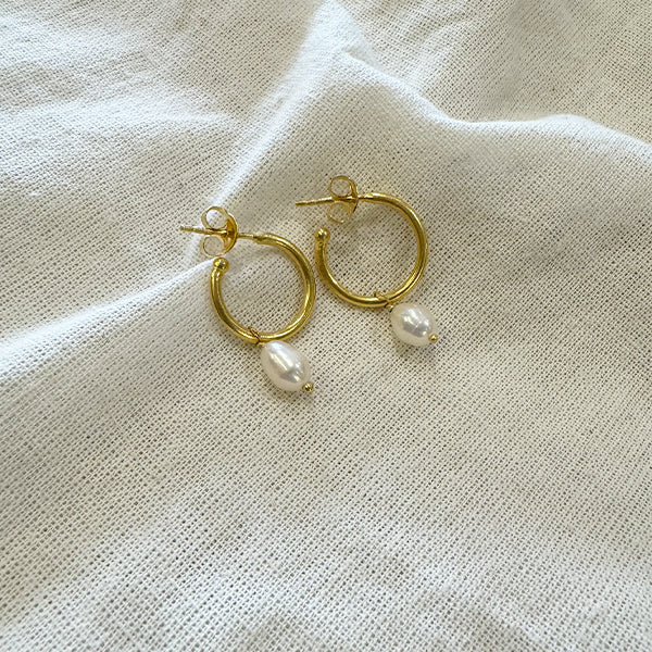 TUSKcollection He39 Simple Gold Stud Hoops With Pearls