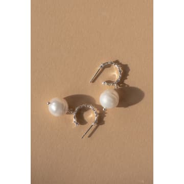 Zoe And Morgan Asahan Silver Pearl Earrings In Metallic