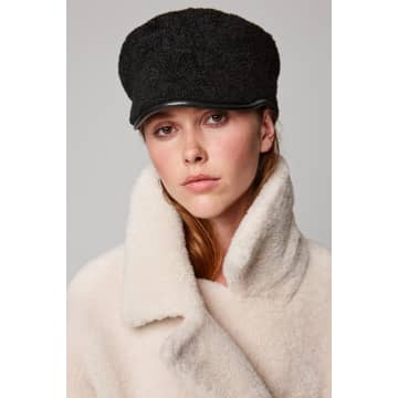 Gushlow & Cole Leather Trimmed Shearling/sheepskin Cap