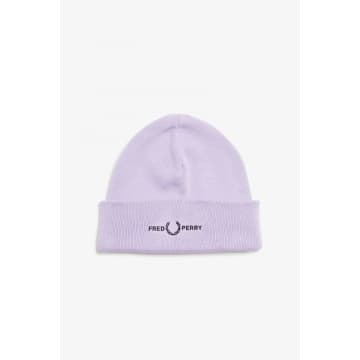 Fred Perry Graphic Beanie In Lilac-purple
