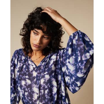 Grace & Mila Printed Ls Blouse In Blue