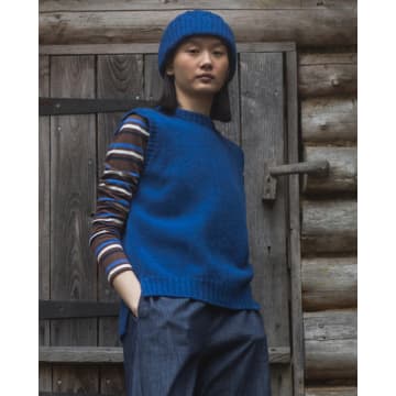 Beaumont Organic Aw23 Niamh Lambswool Vest In Colbalt