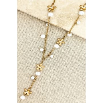 Envy Short Gold Necklace With Flowers And Pearls