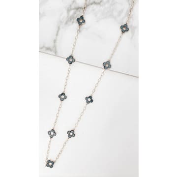Envy Long Silver Necklace With Grey Fleurs In Metallic