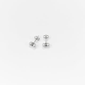Annie Mundy Nve-06 Silver And Pearl Stud Earrings In Metallic