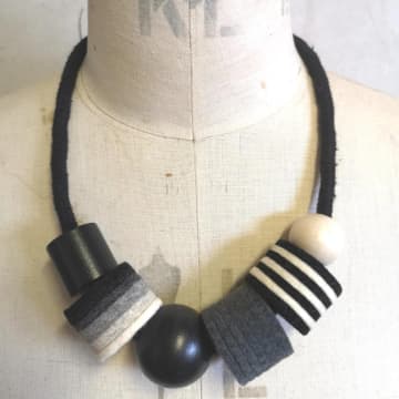 Lynsey Walters Felt Necklace Wool+rope Black&white