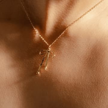 Shop Edit & Oak Falling Bow Pendant Necklace – 18k Gold Plated
