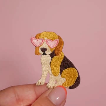 Malicieuse Beagle Iron-on Patch In Multi
