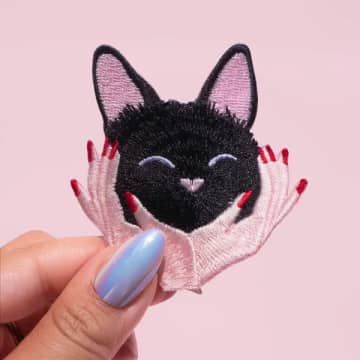 Malicieuse Cat Hug Iron-on Patch In Black