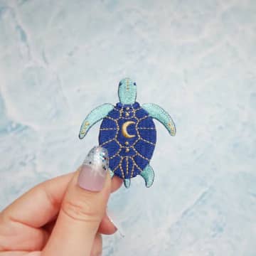 Malicieuse Turtle Iron-on Patch In Blue