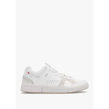 Shop On Running Mens The Roger Clubhouse Trainers In White Sand