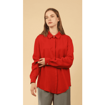Shop Lora Gene Tabby Essential Shirt In Cherry Red By