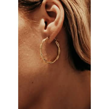 Nordic Muse Large Entwined Latch Hoop Earrings In Gold